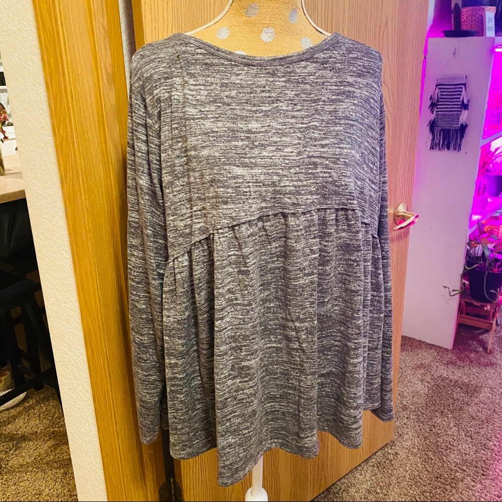 Long sleeve heather grey peplum top